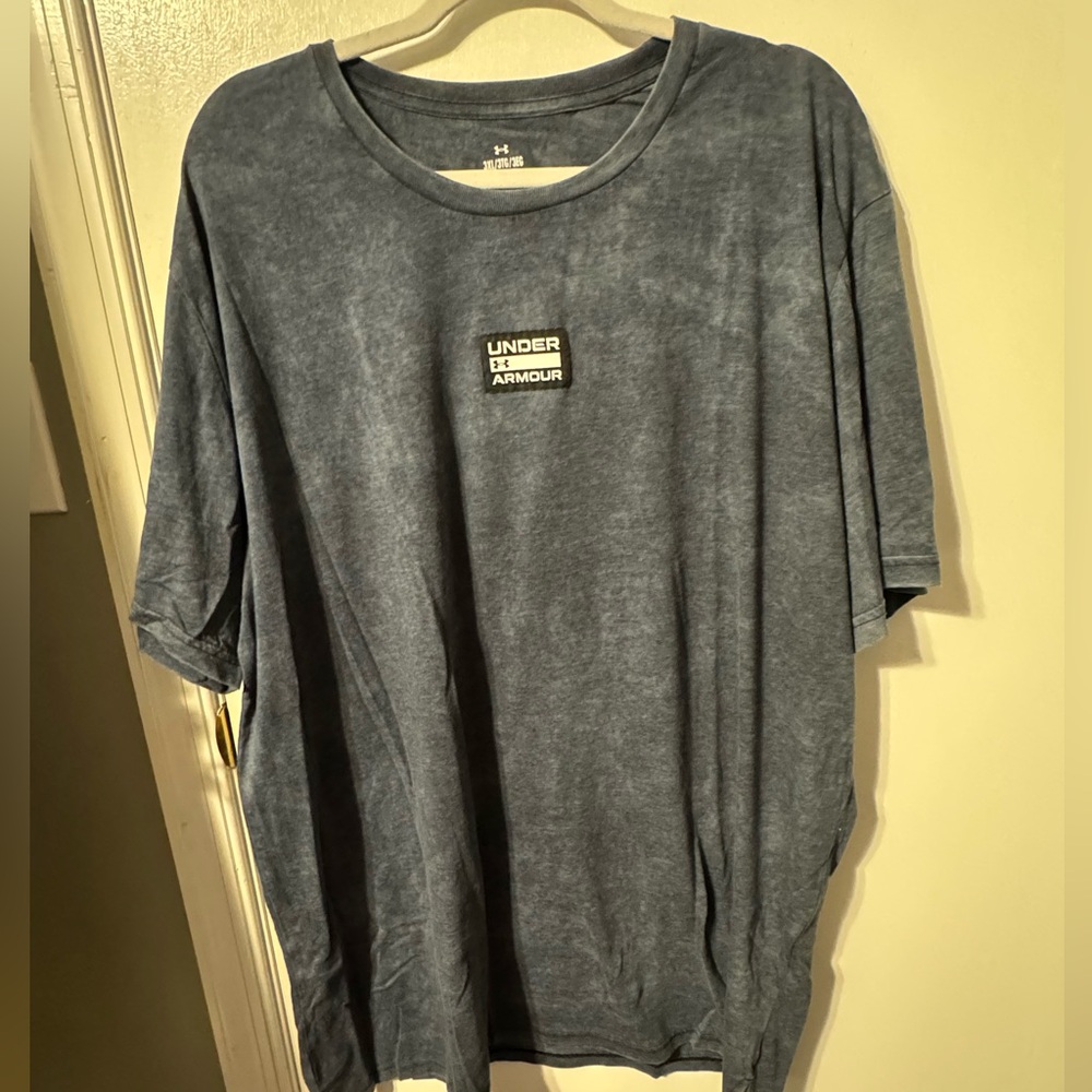 Men’s under Armour tee
